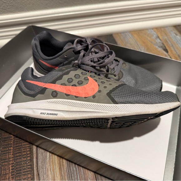 Nike women's running shoes - Picture 2 of 4